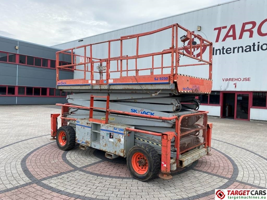 SkyJack SJ9250 RT Diesel Scissor Work Lift 1720cm - Plataforma de Tijera/ Plataforma de tesoura: foto 4 SkyJack SJ9250 RT Diesel Scissor Work Lift 1720cm - Plataforma de Tijera/ Plataforma de tesoura: foto 4