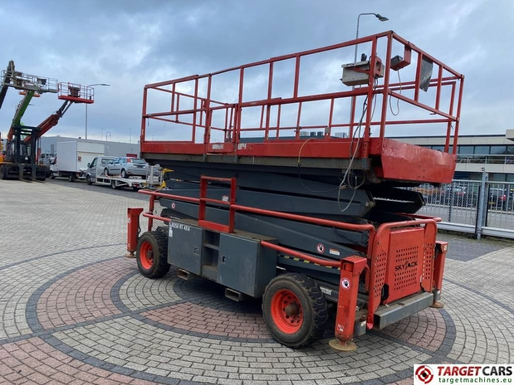 SkyJack SJ9250 RT Diesel Scissor Work Lift 1720cm - Plataforma de Tijera/ Plataforma de tesoura: foto 2 SkyJack SJ9250 RT Diesel Scissor Work Lift 1720cm - Plataforma de Tijera/ Plataforma de tesoura: foto 2