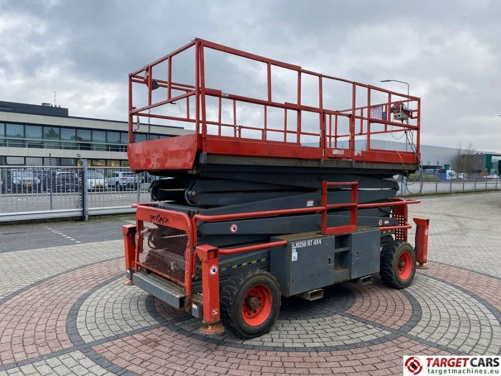 SkyJack SJ9250 RT Diesel Scissor Work Lift 1720cm - Plataforma de Tijera/ Plataforma de tesoura: foto 3 SkyJack SJ9250 RT Diesel Scissor Work Lift 1720cm - Plataforma de Tijera/ Plataforma de tesoura: foto 3