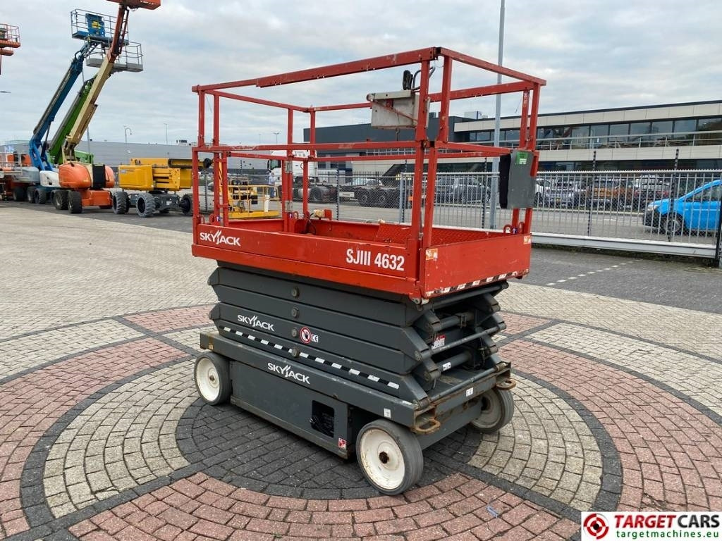 SkyJack SJIII-4632 Electric 4632 Scissor Work Lift 1170cm  - Plataforma de Tijera/ Plataforma de tesoura: foto 2 SkyJack SJIII-4632 Electric 4632 Scissor Work Lift 1170cm  - Plataforma de Tijera/ Plataforma de tesoura: foto 2