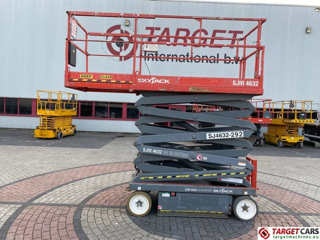 SkyJack SJIII-4632 Electric 4632 Scissor Work Lift 1170cm  - Plataforma de Tijera/ Plataforma de tesoura: foto 5 SkyJack SJIII-4632 Electric 4632 Scissor Work Lift 1170cm  - Plataforma de Tijera/ Plataforma de tesoura: foto 5