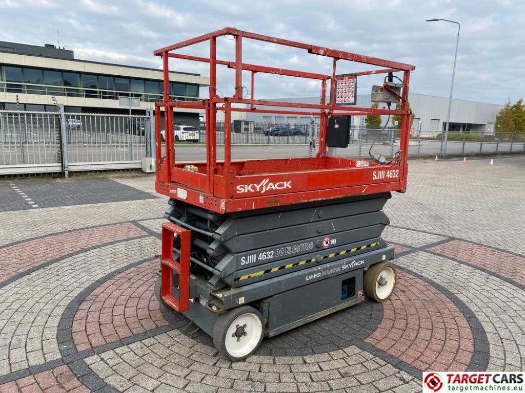 SkyJack SJIII-4632 Electric 4632 Scissor Work Lift 1170cm  - Plataforma de Tijera/ Plataforma de tesoura: foto 3 SkyJack SJIII-4632 Electric 4632 Scissor Work Lift 1170cm  - Plataforma de Tijera/ Plataforma de tesoura: foto 3