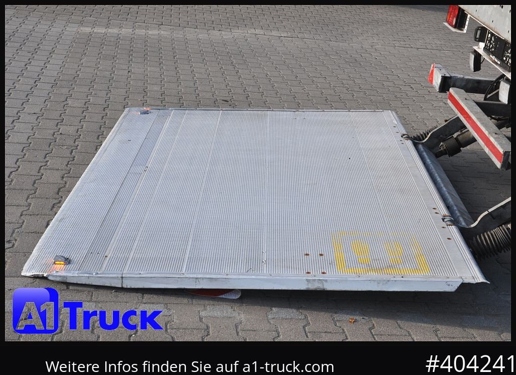 SCHMITZ Getränke, Lenkachse, LBW, Ladebordwand, kurzer Aufbau - Semireboque transporte de bebidas: foto 2 SCHMITZ Getränke, Lenkachse, LBW, Ladebordwand, kurzer Aufbau - Semireboque transporte de bebidas: foto 2