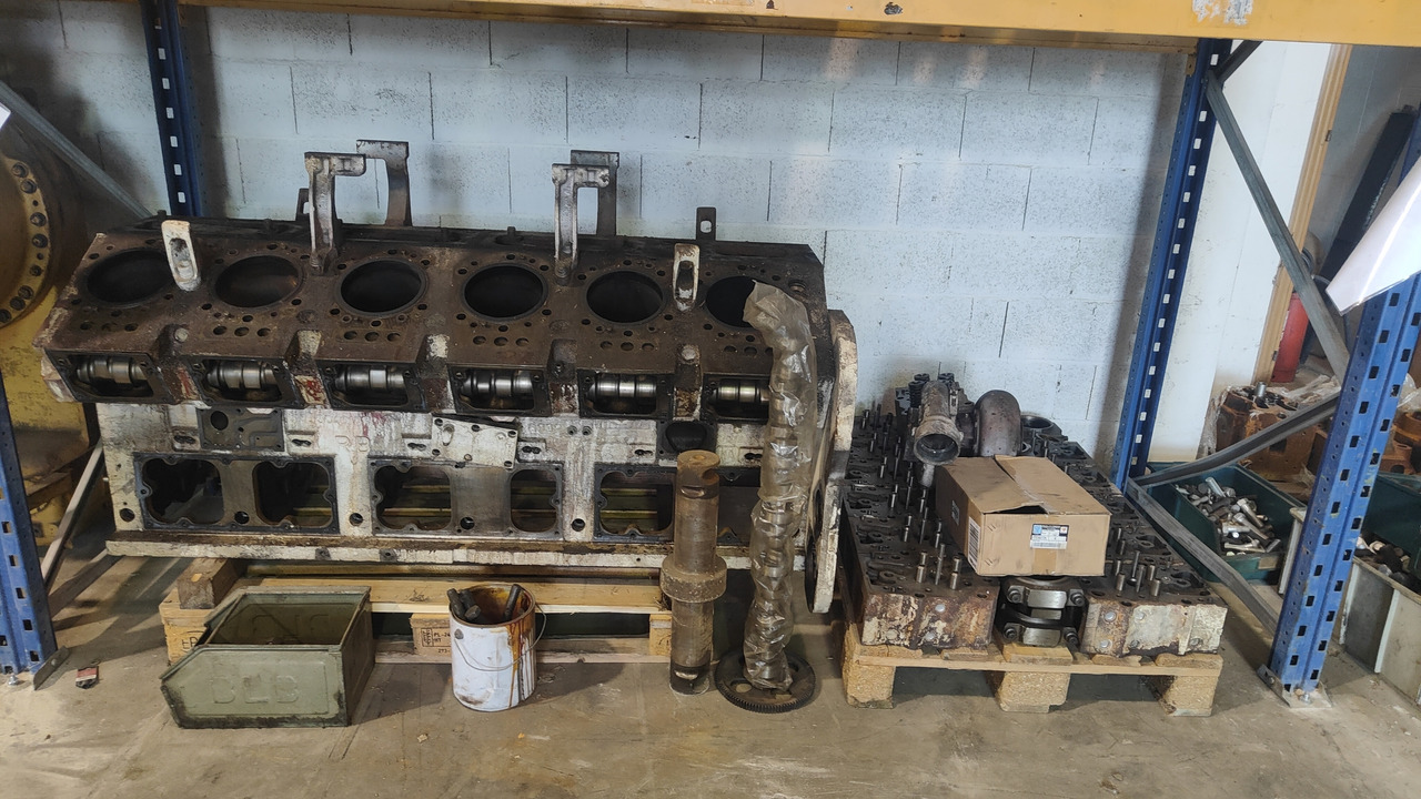 CUMMINS KTA38 MOTORE CUMMINS (BLOCCO CILINDRI) + N.2 TESTATE - Motor e peças de Máquina de construção: foto 1 CUMMINS KTA38 MOTORE CUMMINS (BLOCCO CILINDRI) + N.2 TESTATE - Motor e peças de Máquina de construção: foto 1