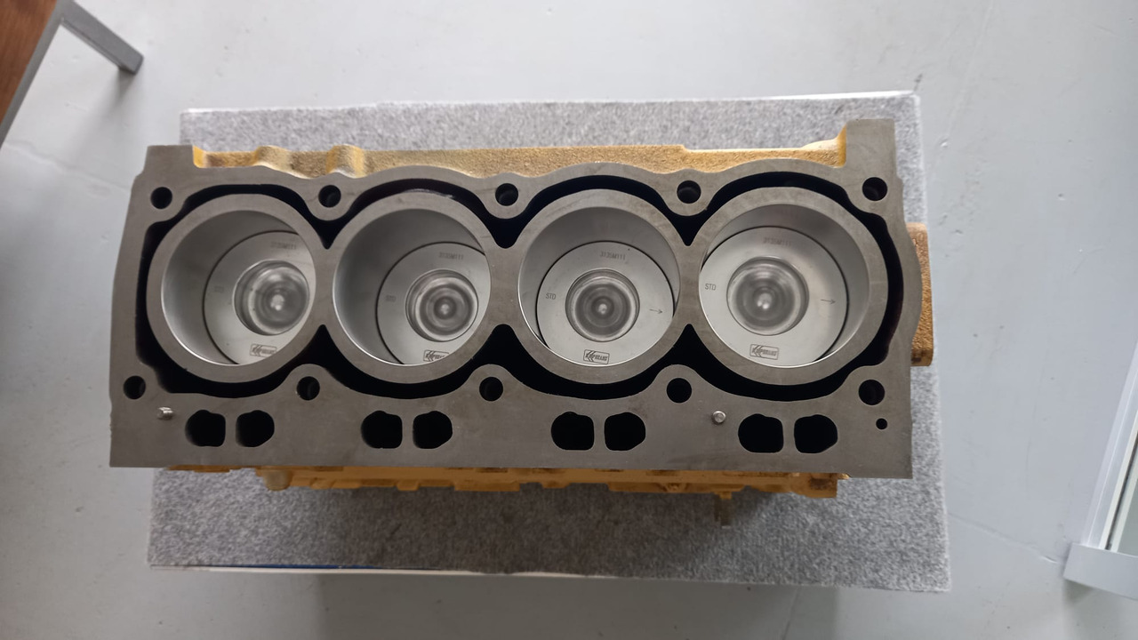 Caterpillar 3054C Short Block revisionato per CAT 3054C e C4.4 - Bloco do motor de Máquina de construção: foto 2 Caterpillar 3054C Short Block revisionato per CAT 3054C e C4.4 - Bloco do motor de Máquina de construção: foto 2