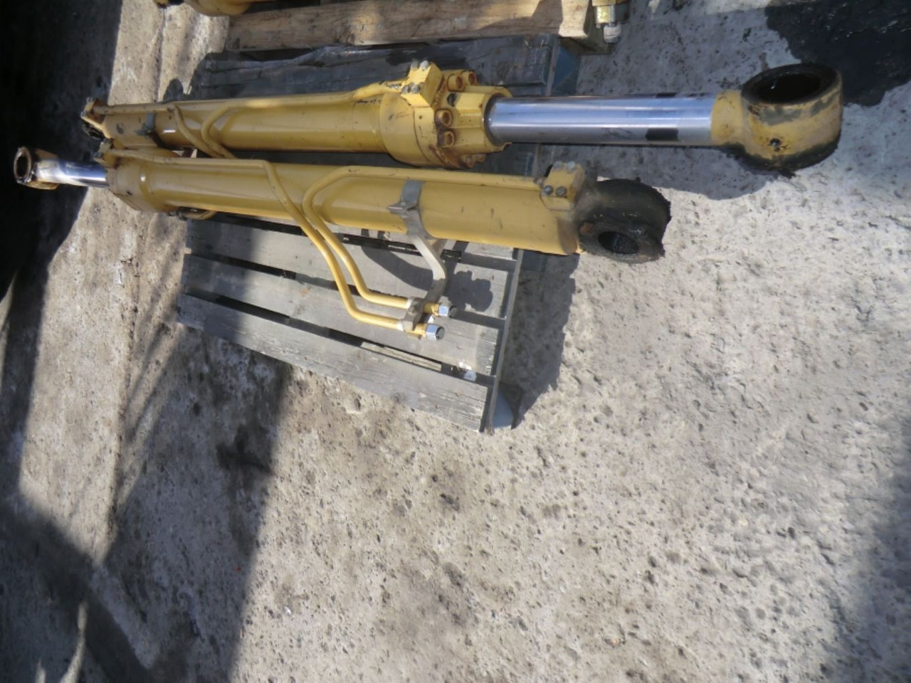 Caterpillar 317B LN N. 2 cilindri di sollevamento - Cilindro hidráulico de Máquina de construção: foto 1 Caterpillar 317B LN N. 2 cilindri di sollevamento - Cilindro hidráulico de Máquina de construção: foto 1