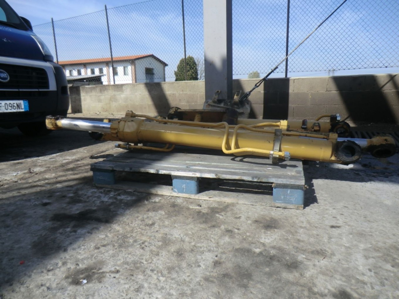 Caterpillar 317B LN N. 2 cilindri di sollevamento - Cilindro hidráulico de Máquina de construção: foto 2 Caterpillar 317B LN N. 2 cilindri di sollevamento - Cilindro hidráulico de Máquina de construção: foto 2