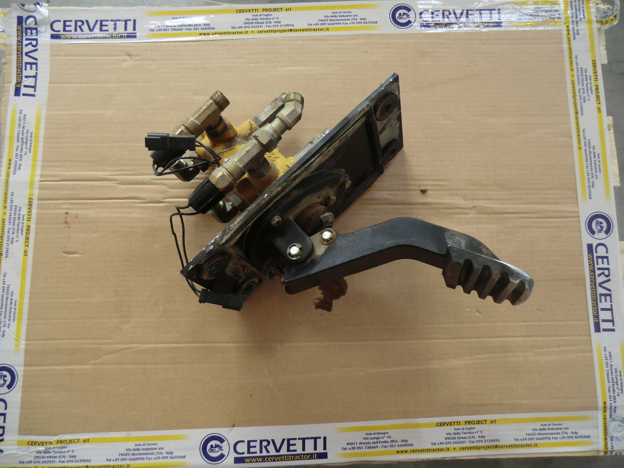 Caterpillar 735 Pedale del freno e valvola. - Peças de freio de Máquina de construção: foto 2 Caterpillar 735 Pedale del freno e valvola. - Peças de freio de Máquina de construção: foto 2