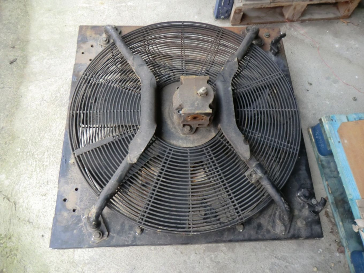 Caterpillar 963D GRIGLIA CON VENTOLA COMPLETA DI POMPA VENTOLA - Ventilador de Máquina de construção: foto 1 Caterpillar 963D GRIGLIA CON VENTOLA COMPLETA DI POMPA VENTOLA - Ventilador de Máquina de construção: foto 1