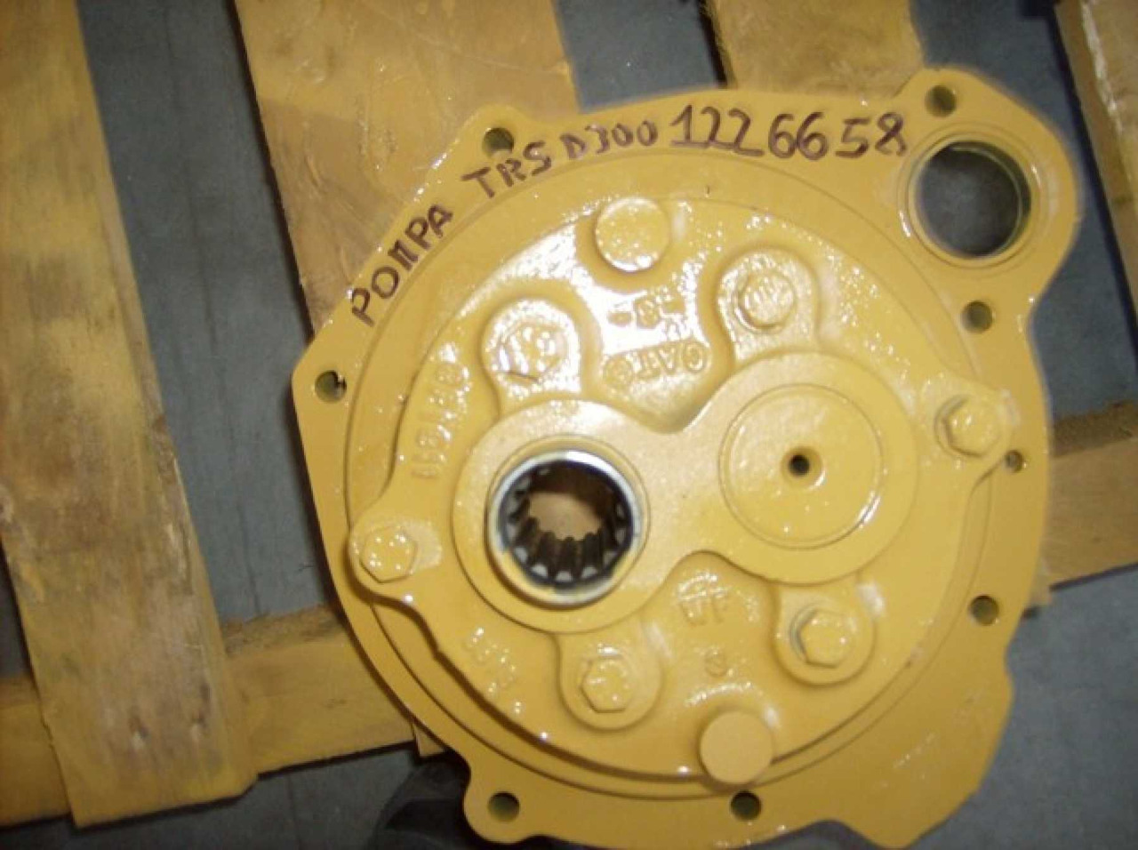 Caterpillar D300D POMPA DI TRASMISSIONE - Bomba hidráulica de Máquina de construção: foto 1 Caterpillar D300D POMPA DI TRASMISSIONE - Bomba hidráulica de Máquina de construção: foto 1