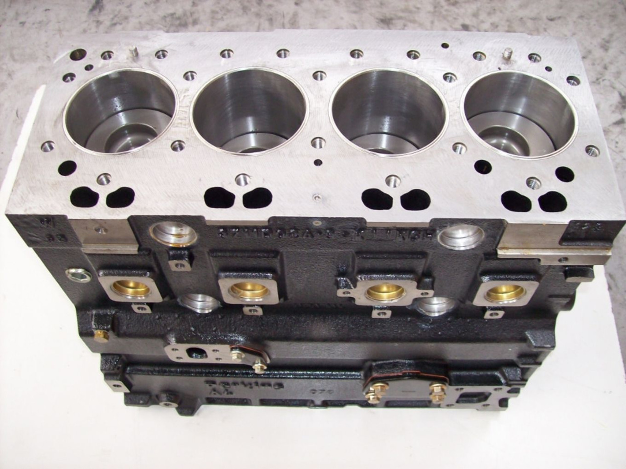 Caterpillar Short Block 3054 - Bloco do motor de Máquina de construção: foto 2 Caterpillar Short Block 3054 - Bloco do motor de Máquina de construção: foto 2