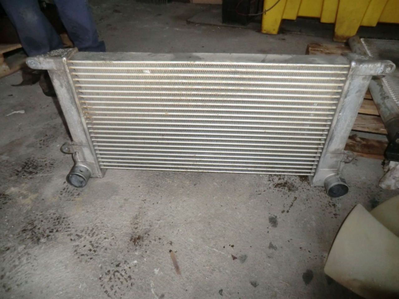HITACHI ZX240 BAS INTERCOOLER - Intercooler de Máquina de construção: foto 1 HITACHI ZX240 BAS INTERCOOLER - Intercooler de Máquina de construção: foto 1