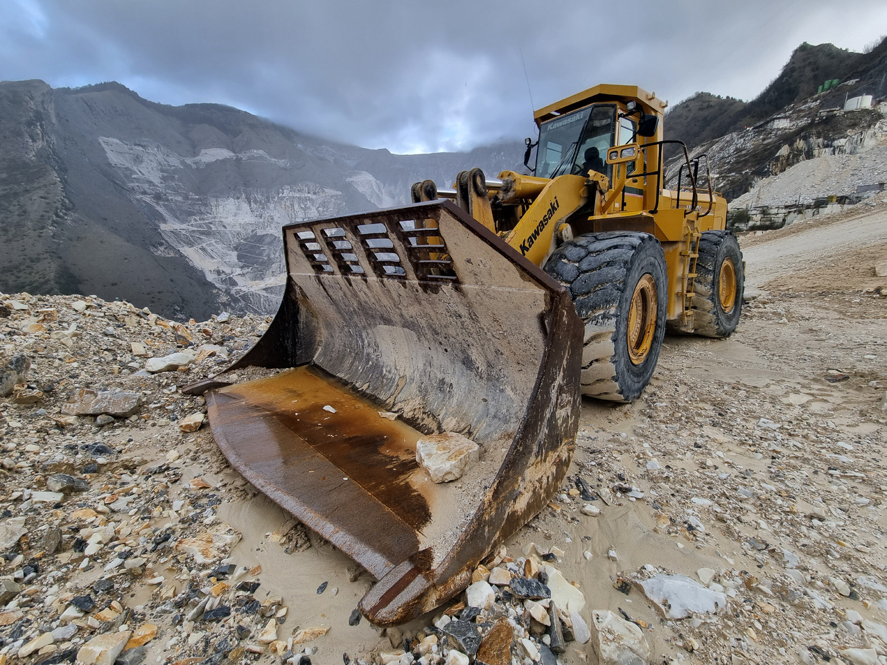 KAWASAKI 115ZV-2 - Carregadeira de rodas: foto 1 KAWASAKI 115ZV-2 - Carregadeira de rodas: foto 1