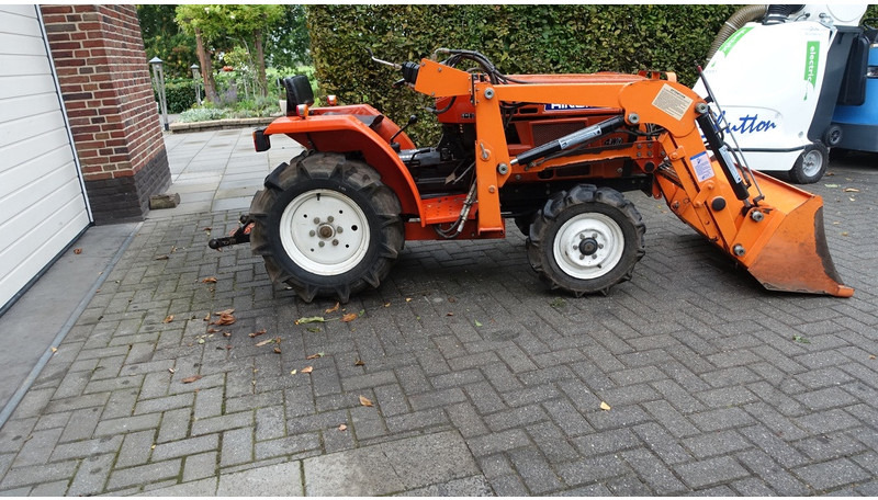 Hinomoto C144 4x4 met frontlader - Trator: foto 3 Hinomoto C144 4x4 met frontlader - Trator: foto 3