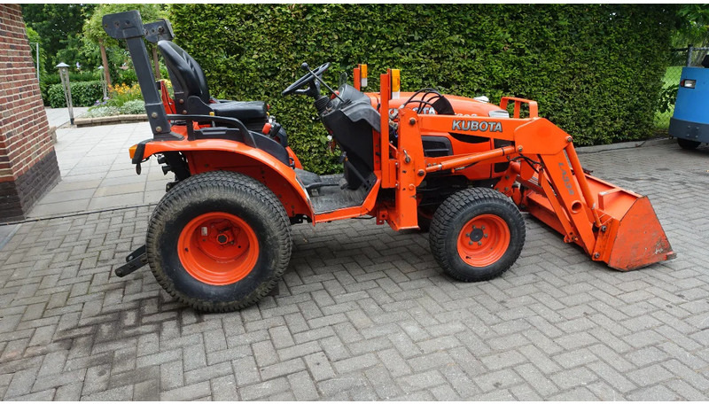 Kubota B2230 HST Hydrostaat MOTOR DEFECT - Mini trator: foto 3 Kubota B2230 HST Hydrostaat MOTOR DEFECT - Mini trator: foto 3