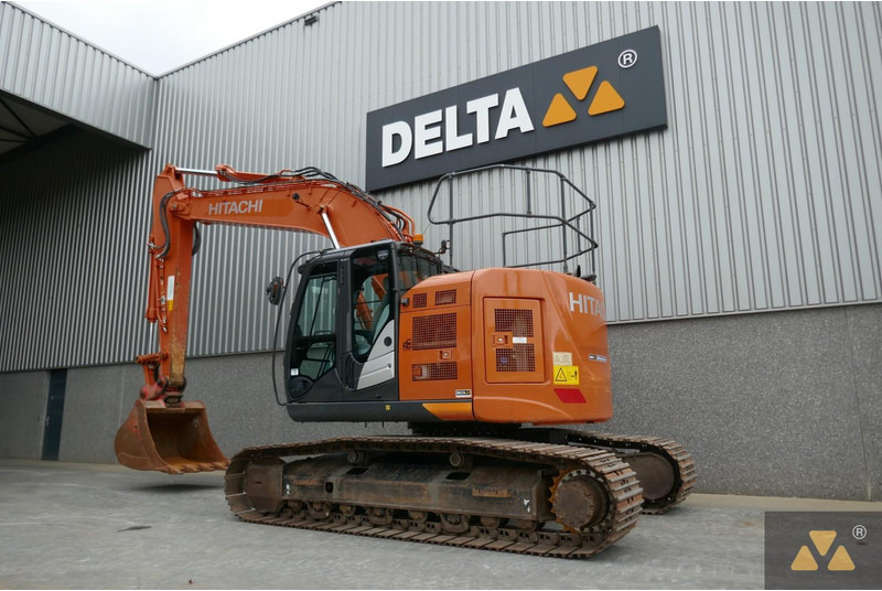 Hitachi ZX225USLC-6 - Escavadora de rastos: foto 4 Hitachi ZX225USLC-6 - Escavadora de rastos: foto 4