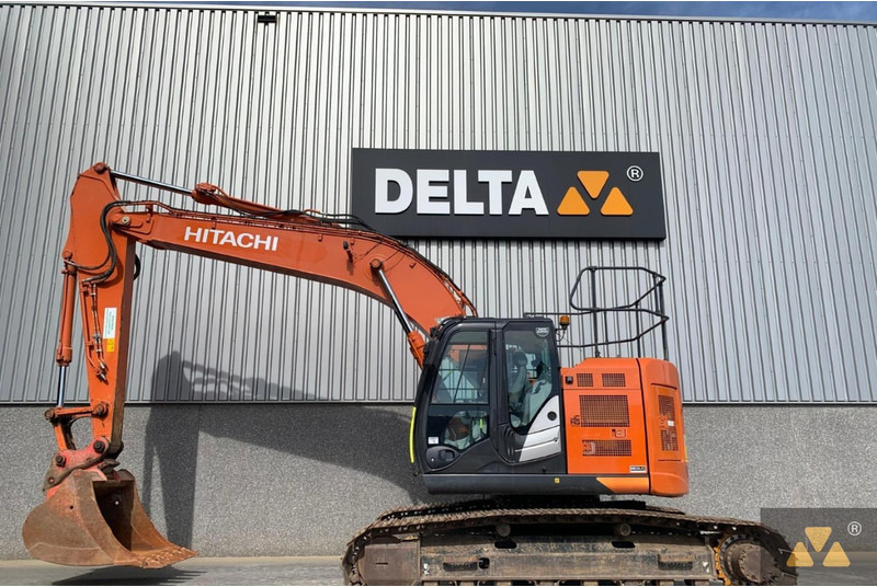 Hitachi ZX225USLC-6 - Escavadora de rastos: foto 1 Hitachi ZX225USLC-6 - Escavadora de rastos: foto 1