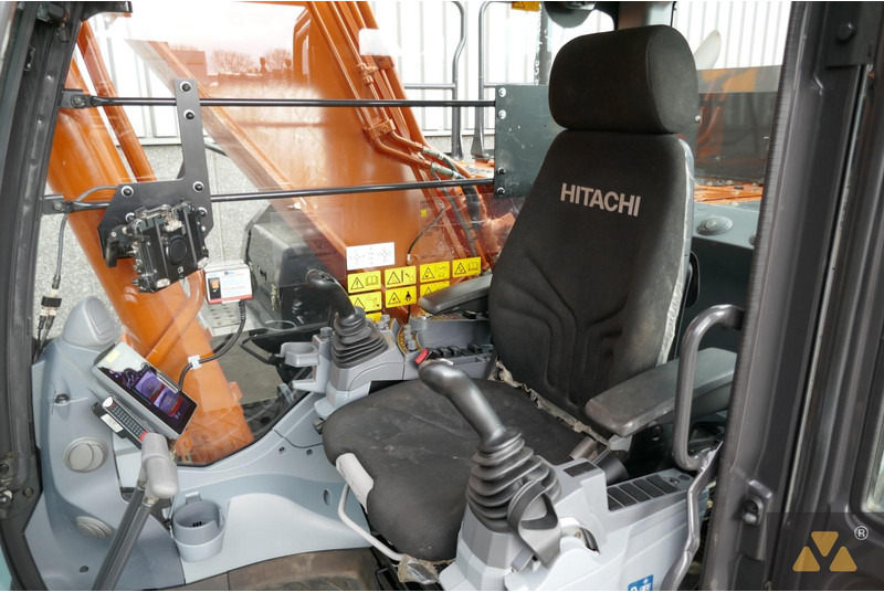 Escavadora de rastos Hitachi ZX300LC-7: foto 7 Escavadora de rastos Hitachi ZX300LC-7: foto 7