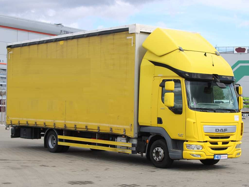 DAF LF 220FA, EURO 6, SLEEPING CABIN - Caminhão com lona: foto 2 DAF LF 220FA, EURO 6, SLEEPING CABIN - Caminhão com lona: foto 2