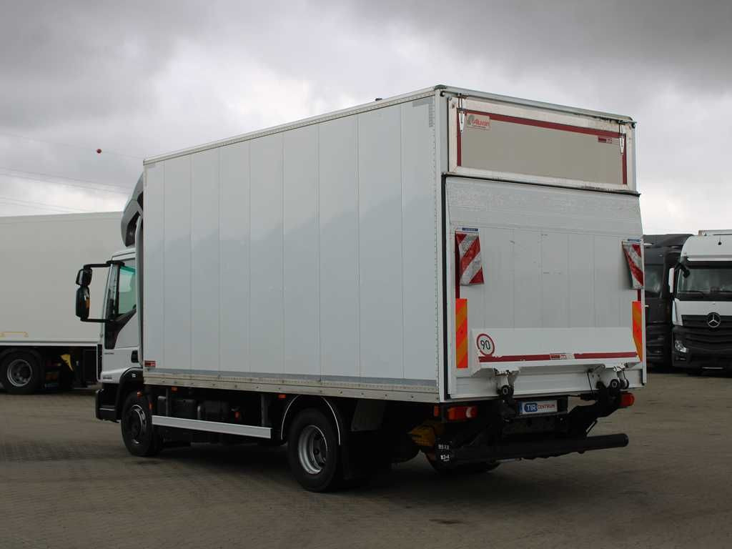Iveco EUROCARGO 120-220L, EURO 6, TAIL LIFT, PNEU 80% - Caminhão furgão: foto 4 Iveco EUROCARGO 120-220L, EURO 6, TAIL LIFT, PNEU 80% - Caminhão furgão: foto 4