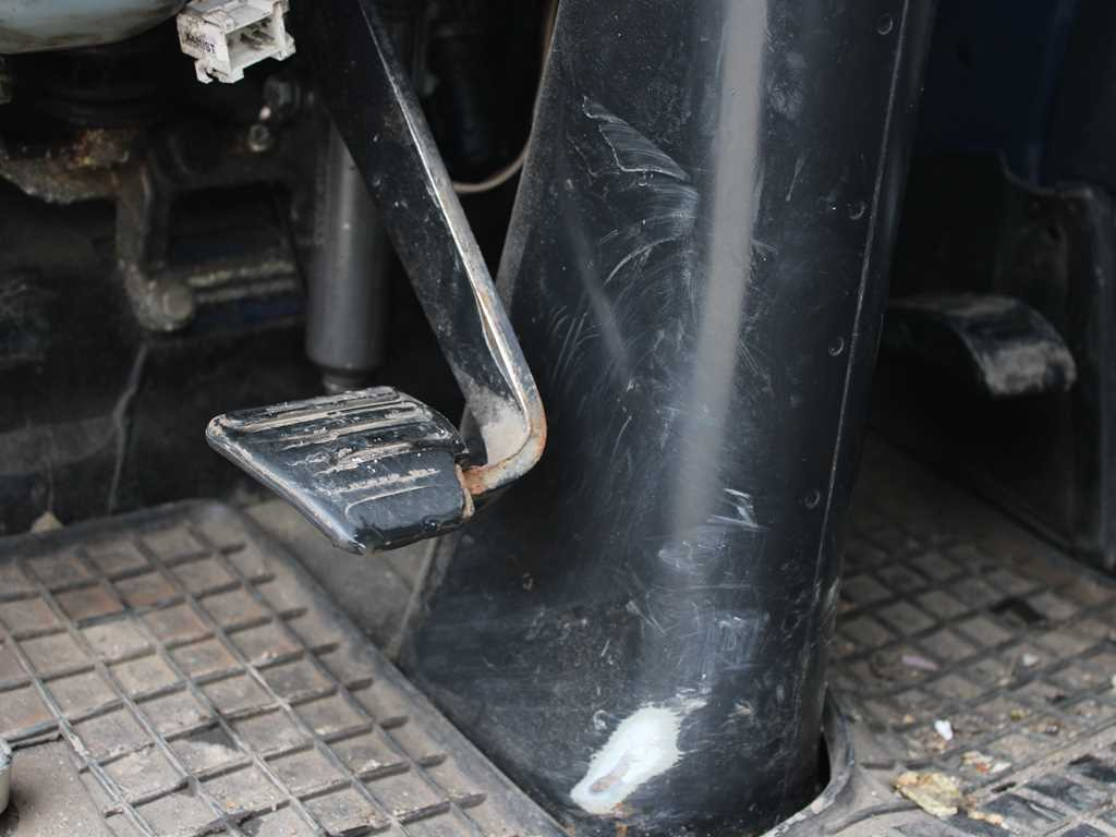 Caminhão com lona MAN LE 12.220, EURO 3, HYDRAULIC FRONT, TIRES 80%: foto 10