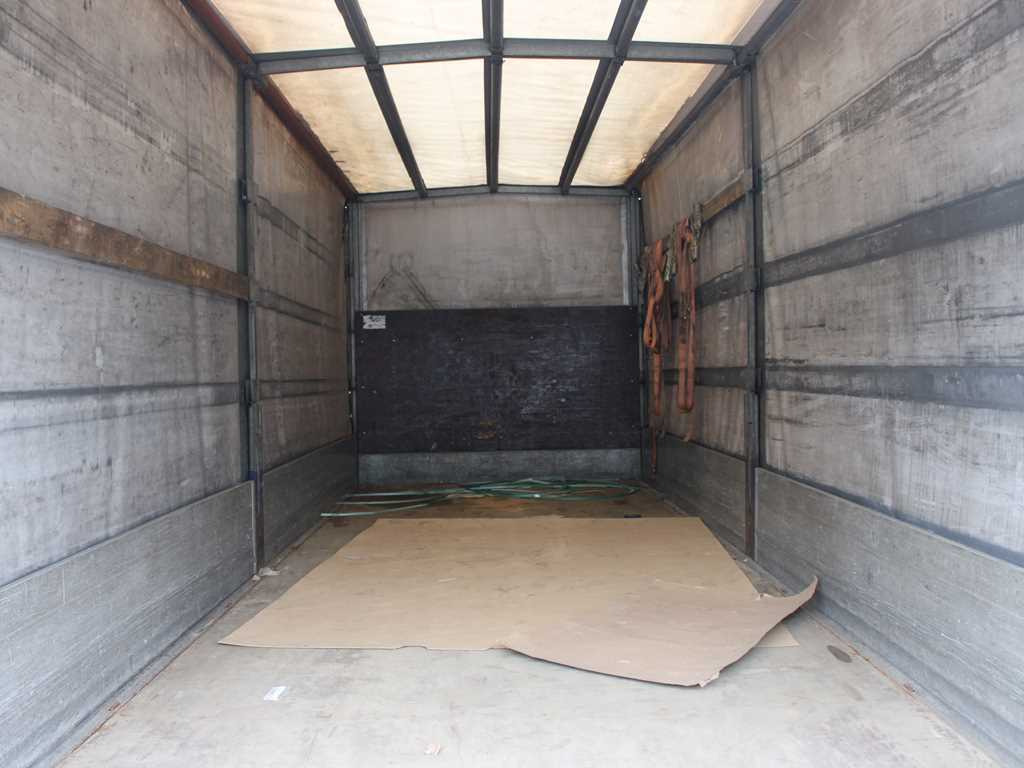 Caminhão com lona MAN LE 12.220, EURO 3, HYDRAULIC FRONT, TIRES 80%: foto 9