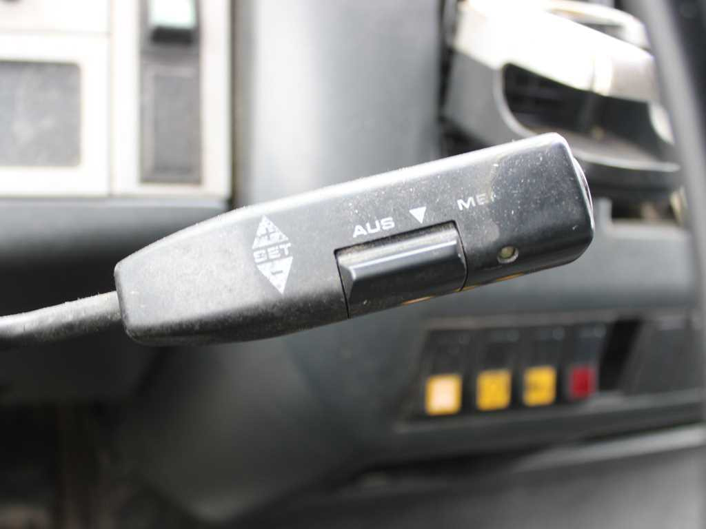 Caminhão com lona MAN LE 12.220, EURO 3, HYDRAULIC FRONT, TIRES 80%: foto 12