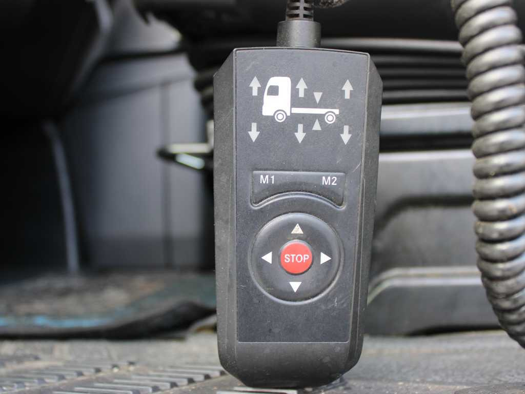 Caminhão com lona Mercedes-Benz Actros 2545, 6X2, EURO 6, AIR SUSPENSION, DRIVE-THROUGH + PANAV: foto 8