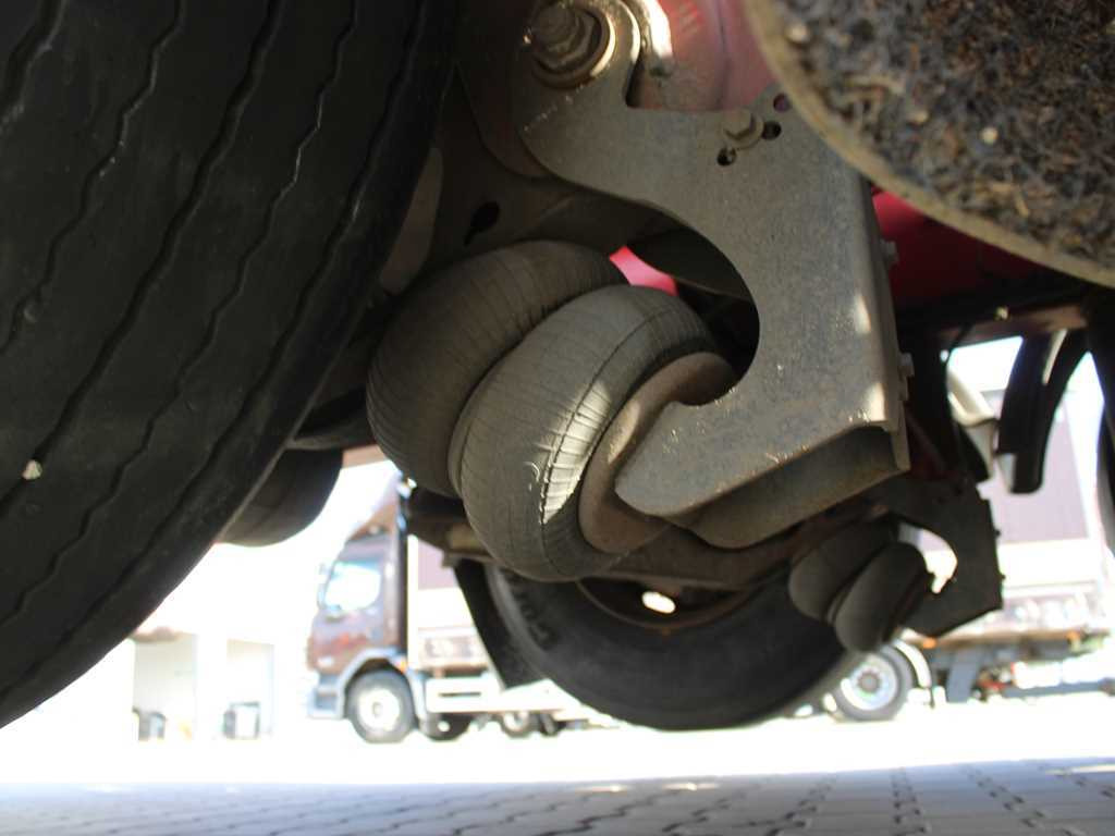 Semi-reboque florestal Umikov NPK 39, SAF AXLES, 2X LIFT AXLE: foto 16
