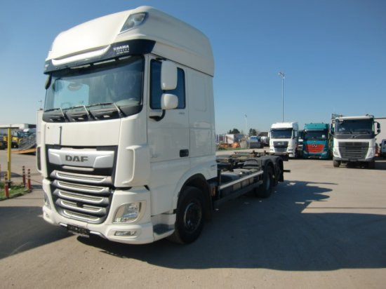 DAF XF 480 FAR BDF SSC Euro 6 Liftachse, Retarder - Caminhão transportador de contêineres/ Caixa móvel: foto 1 DAF XF 480 FAR BDF SSC Euro 6 Liftachse, Retarder - Caminhão transportador de contêineres/ Caixa móvel: foto 1