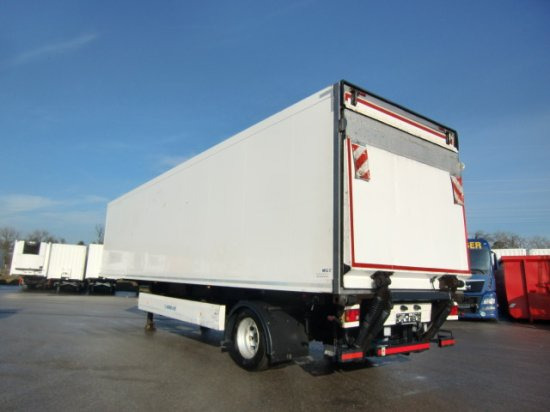 Krone SZ/K Carrier Maxima 1300 1-achsauflieger mit Hebebühne - Semireboque isotérmico: foto 4 Krone SZ/K Carrier Maxima 1300 1-achsauflieger mit Hebebühne - Semireboque isotérmico: foto 4
