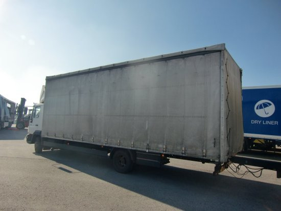 MAN LE 8.220 4x2 BL Planenaufbau + Anhänger Komplettzug - Caminhão com lona: foto 4 MAN LE 8.220 4x2 BL Planenaufbau + Anhänger Komplettzug - Caminhão com lona: foto 4