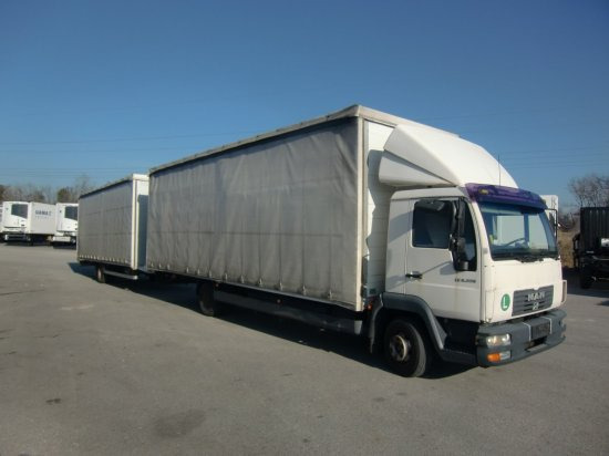 MAN LE 8.220 4x2 BL Planenaufbau + Anhänger Komplettzug - Caminhão com lona: foto 1 MAN LE 8.220 4x2 BL Planenaufbau + Anhänger Komplettzug - Caminhão com lona: foto 1