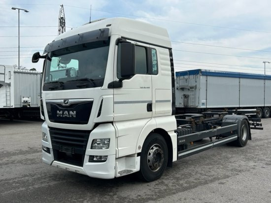 MAN TGX 18.460 XLX, 4x2, Euro 6, Standklima - Caminhão transportador de contêineres/ Caixa móvel: foto 1 MAN TGX 18.460 XLX, 4x2, Euro 6, Standklima - Caminhão transportador de contêineres/ Caixa móvel: foto 1