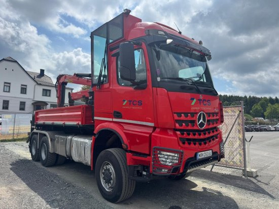 Mercedes-Benz AROCS 3552 963-2F Epsilon M100L86 Kran ? Leistungsstarker Holzladekran mit hoher Reichweite - Caminhão grua: foto 2 Mercedes-Benz AROCS 3552 963-2F Epsilon M100L86 Kran ? Leistungsstarker Holzladekran mit hoher Reichweite - Caminhão grua: foto 2