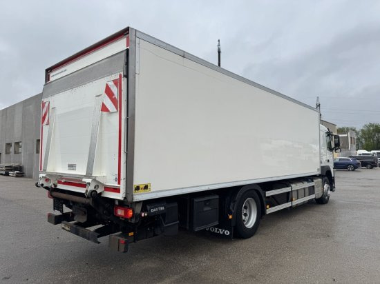 Volvo FM 420, Schlafkabine Koffer mit Ladebordwand - Caminhão furgão: foto 4 Volvo FM 420, Schlafkabine Koffer mit Ladebordwand - Caminhão furgão: foto 4