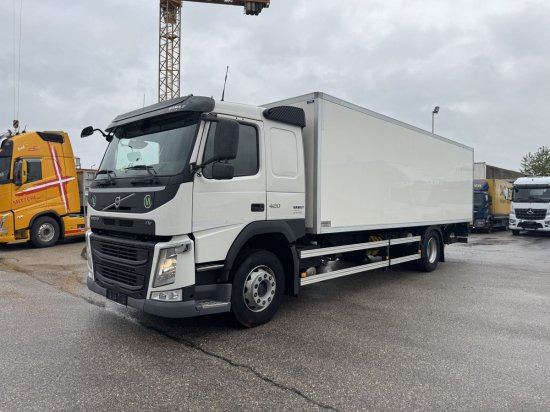 Volvo FM 420, Schlafkabine Koffer mit Ladebordwand - Caminhão furgão: foto 1 Volvo FM 420, Schlafkabine Koffer mit Ladebordwand - Caminhão furgão: foto 1