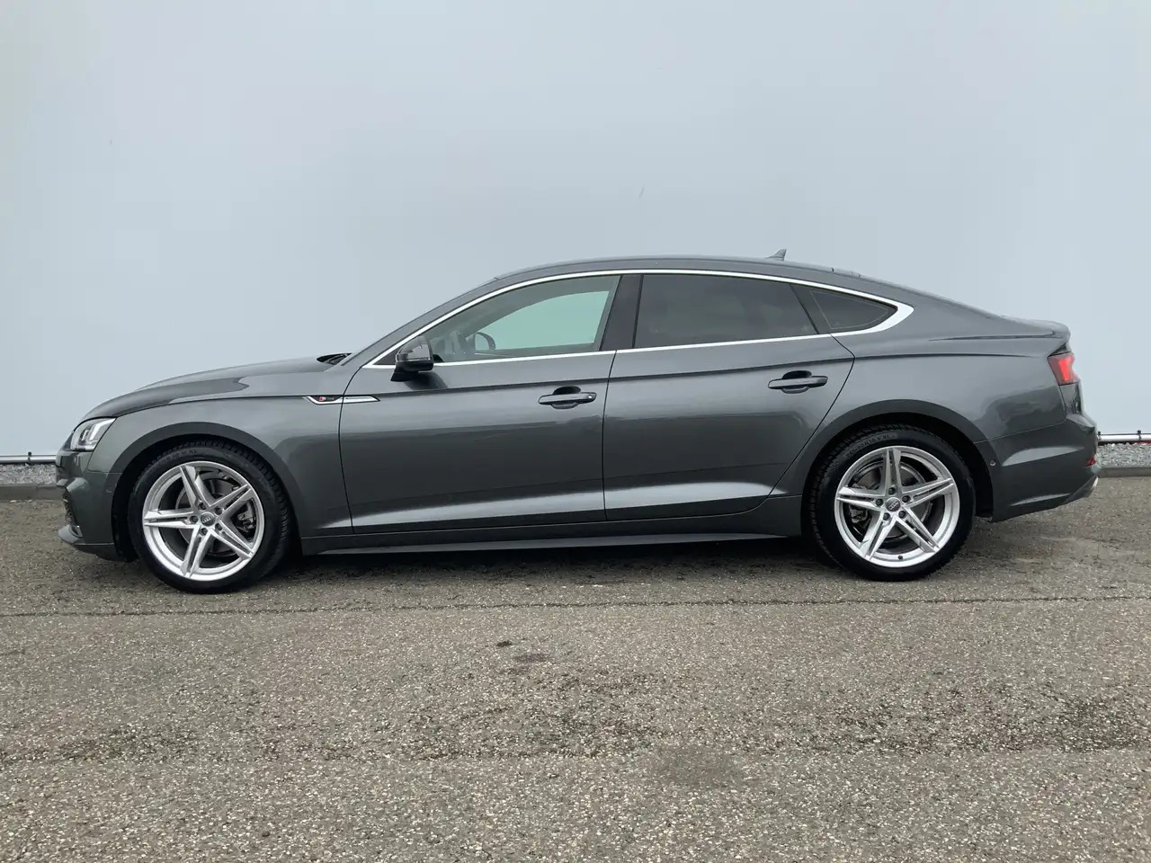 Audi A5 Sportback 2.0 TFSI g-tron Sport 2 x S-line edition - Hatchback: foto 3 Audi A5 Sportback 2.0 TFSI g-tron Sport 2 x S-line edition - Hatchback: foto 3