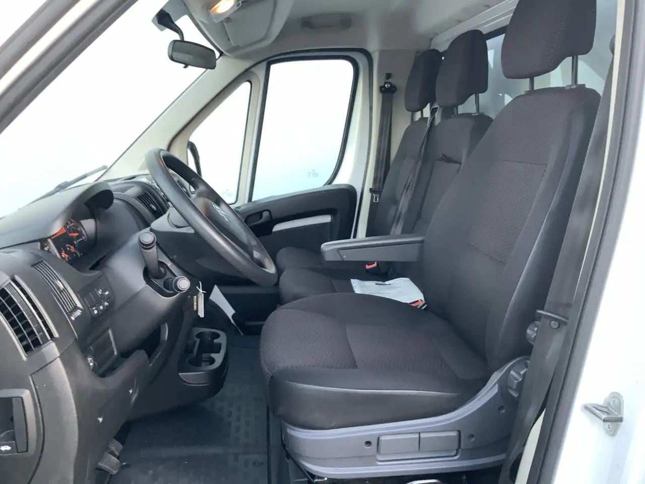 Citroen Jumper 2.2 BlueHDi 165 L3 3.5t Meubel bak & Deuren Airco - Carrinha de contentor: foto 4 Citroen Jumper 2.2 BlueHDi 165 L3 3.5t Meubel bak & Deuren Airco - Carrinha de contentor: foto 4