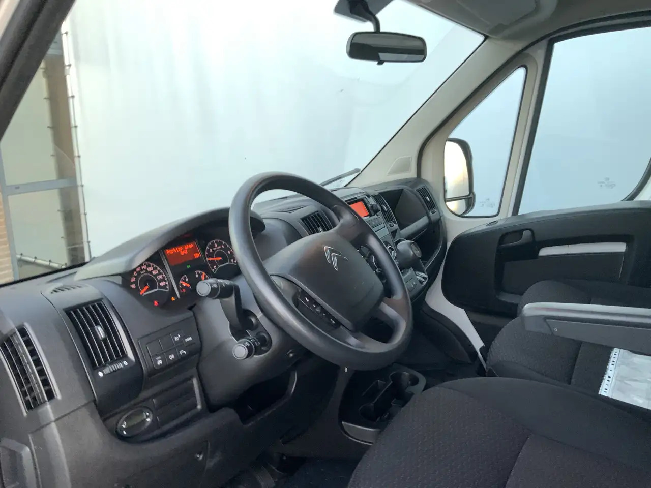 Citroen Jumper 2.2 BlueHDi 165 L3 3.5t Meubel bak & Deuren Airco - Carrinha de contentor: foto 5 Citroen Jumper 2.2 BlueHDi 165 L3 3.5t Meubel bak & Deuren Airco - Carrinha de contentor: foto 5