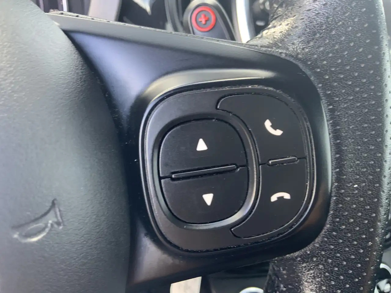 Locação de Fiat 500C Abarth 1.4 T-Jet 595 Automaat Euro 6 Fiat 500C Abarth 1.4 T-Jet 595 Automaat Euro 6: foto 11