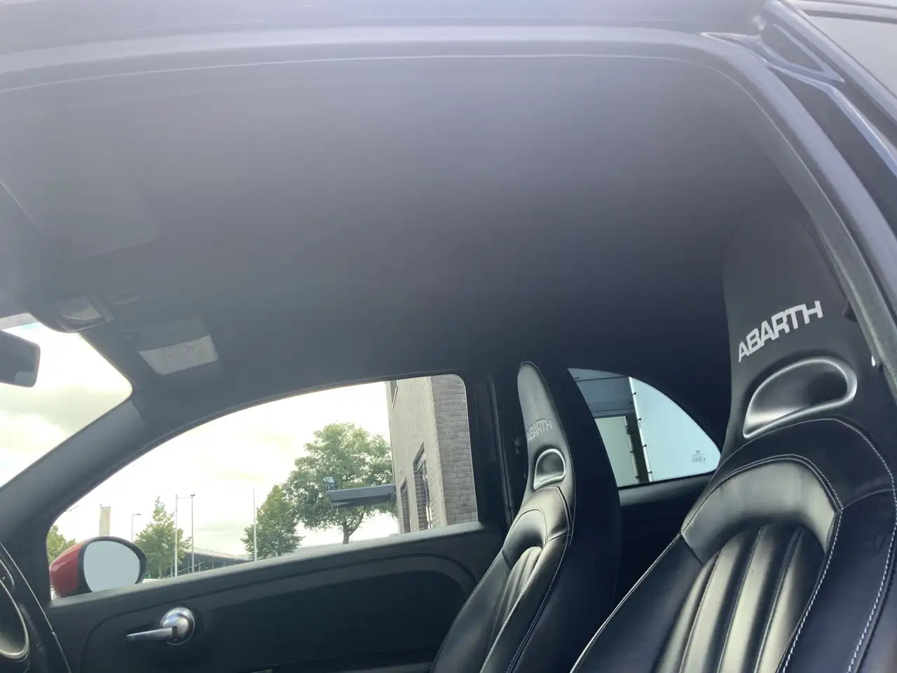 Locação de Fiat 500C Abarth 1.4 T-Jet 595 Automaat Euro 6 Fiat 500C Abarth 1.4 T-Jet 595 Automaat Euro 6: foto 15