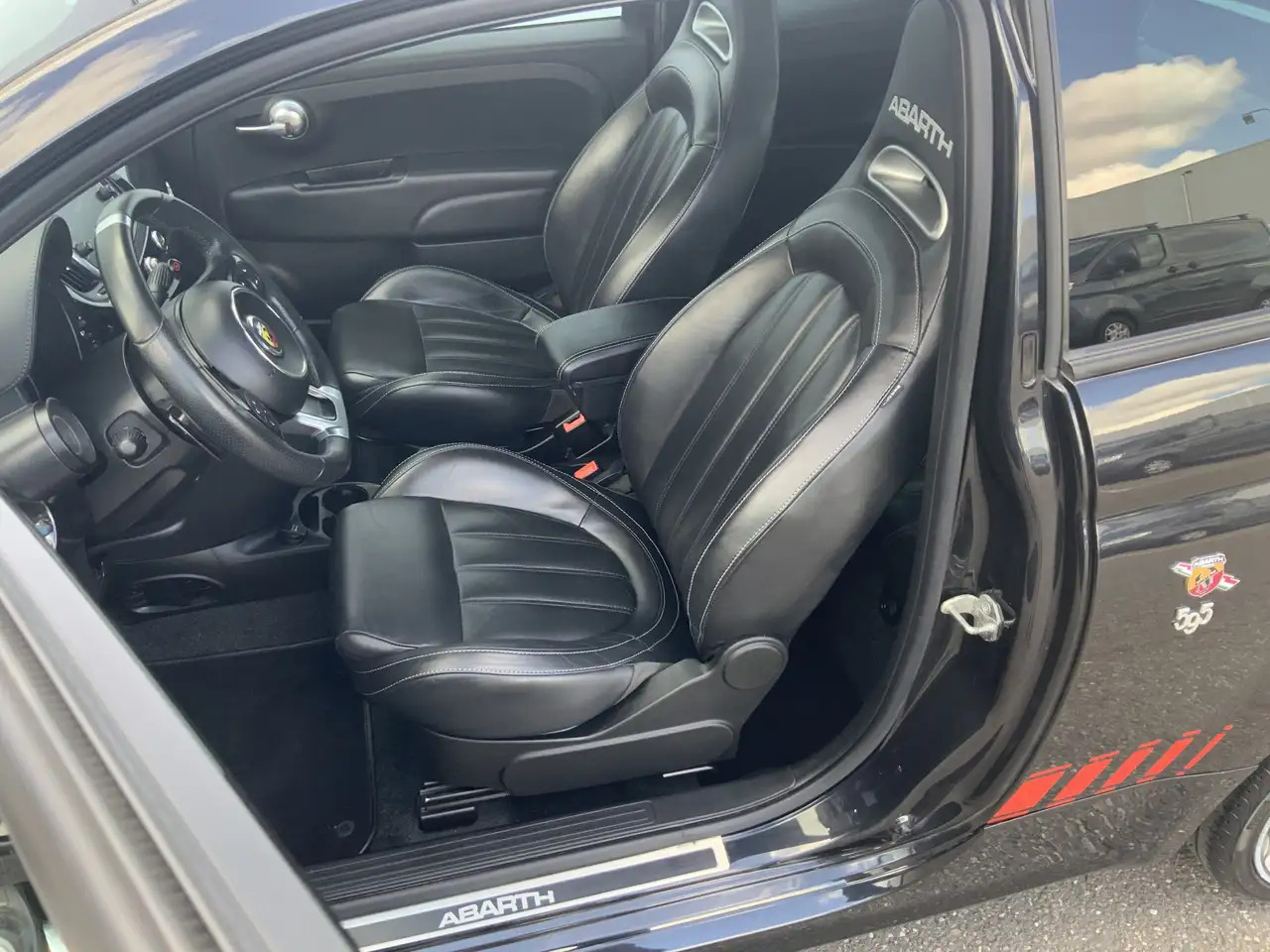 Fiat 500C Abarth 1.4 T-Jet 595 Automaat Euro 6 - Cabriolet: foto 5 Fiat 500C Abarth 1.4 T-Jet 595 Automaat Euro 6 - Cabriolet: foto 5