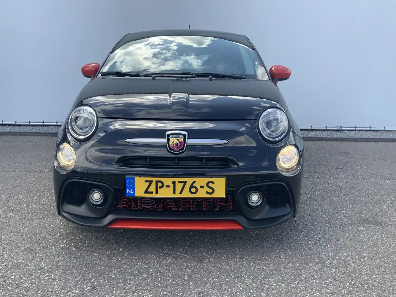 Locação de Fiat 500C Abarth 1.4 T-Jet 595 Automaat Euro 6 Fiat 500C Abarth 1.4 T-Jet 595 Automaat Euro 6: foto 17