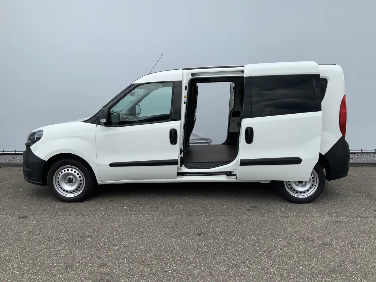 Fiat Doblo Cargo 1.4 L2H1 Maxi Dub Schuifdeuren Euro 6. Benzi - Furgão compacto: foto 4 Fiat Doblo Cargo 1.4 L2H1 Maxi Dub Schuifdeuren Euro 6. Benzi - Furgão compacto: foto 4