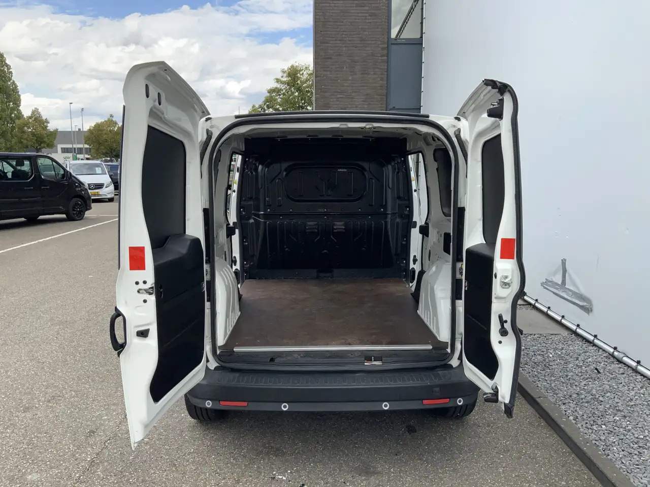 Fiat Doblo Cargo 1.4 L2H1 Maxi Dub Schuifdeuren Euro 6. Benzi - Furgão compacto: foto 5 Fiat Doblo Cargo 1.4 L2H1 Maxi Dub Schuifdeuren Euro 6. Benzi - Furgão compacto: foto 5