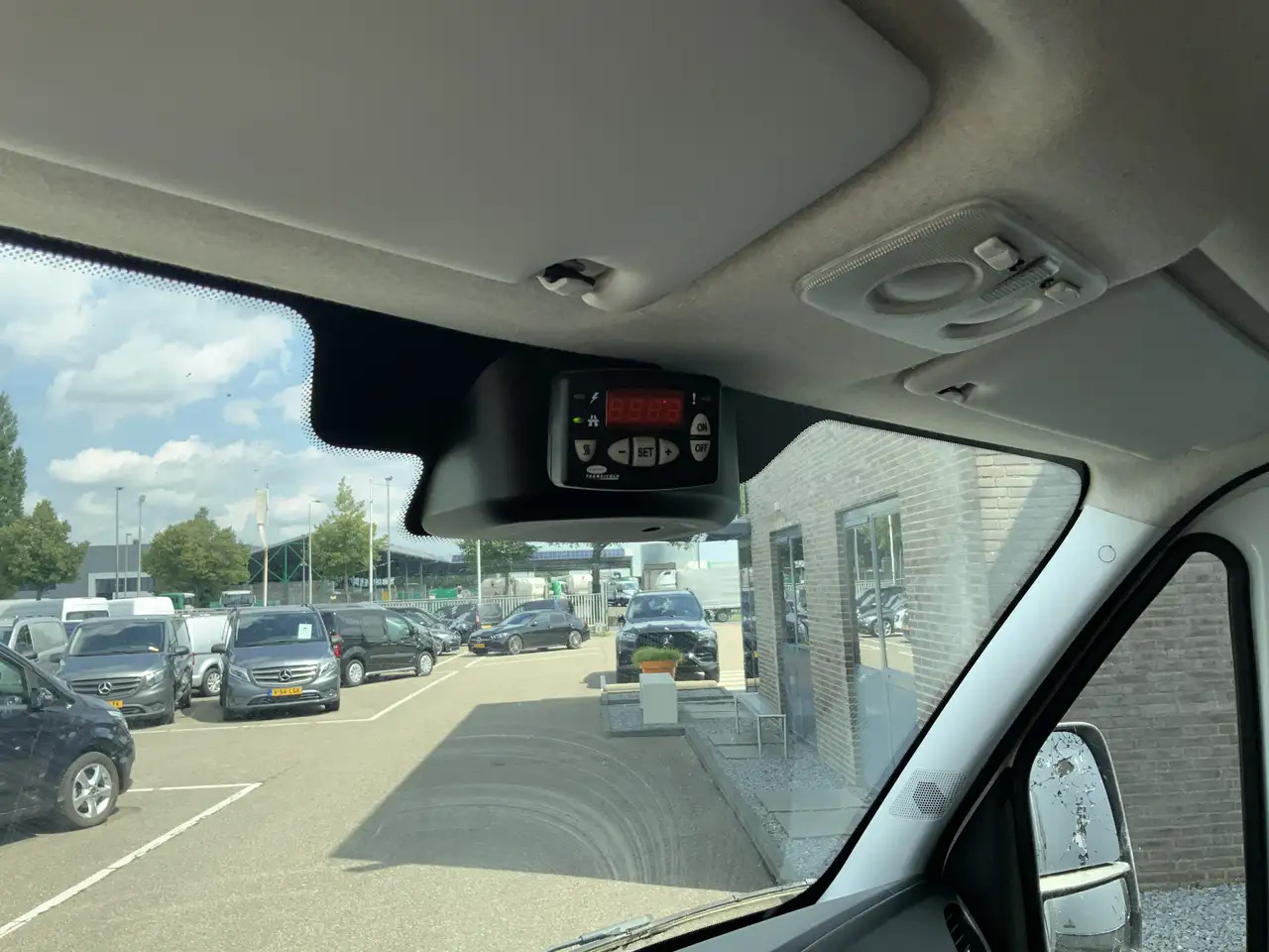 Iveco Daily 35C13 2.3 375 Automaat Koelmeubelbak Deuren Dag&Na - Carrinha frigorífica: foto 5 Iveco Daily 35C13 2.3 375 Automaat Koelmeubelbak Deuren Dag&Na - Carrinha frigorífica: foto 5