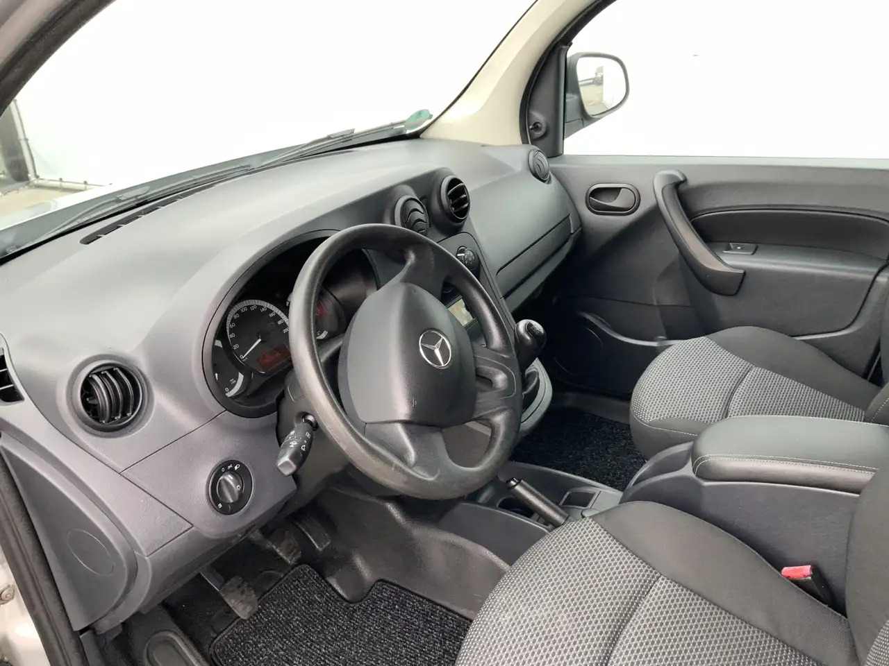 Mercedes-Benz Citan 109 CDI BlueEFFICIENCY Business Ambition Airco Tre - Furgão compacto: foto 5 Mercedes-Benz Citan 109 CDI BlueEFFICIENCY Business Ambition Airco Tre - Furgão compacto: foto 5
