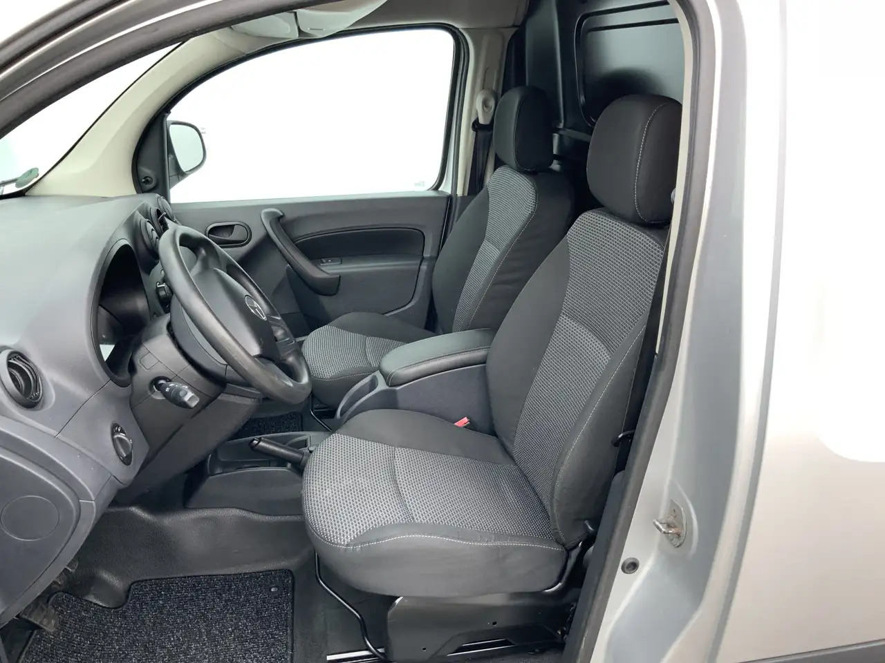 Mercedes-Benz Citan 109 CDI BlueEFFICIENCY Business Ambition Airco Tre - Furgão compacto: foto 4 Mercedes-Benz Citan 109 CDI BlueEFFICIENCY Business Ambition Airco Tre - Furgão compacto: foto 4