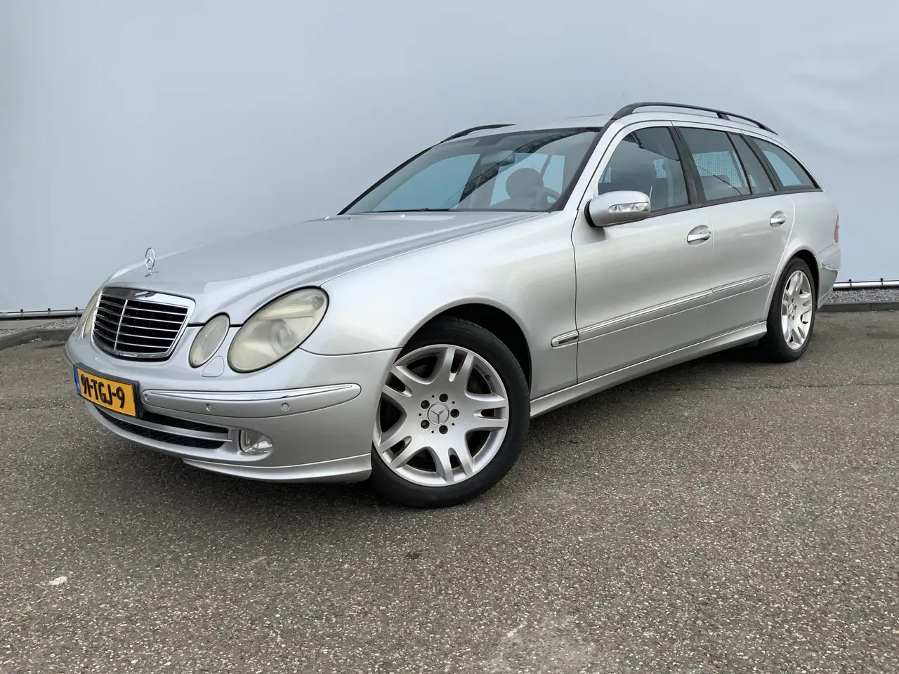 Mercedes-Benz E 500 Combi V8 Elegance 4-Matic airmatic,full option - Automóvel: foto 1 Mercedes-Benz E 500 Combi V8 Elegance 4-Matic airmatic,full option - Automóvel: foto 1
